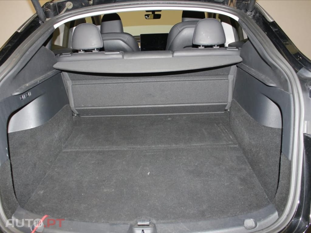 Tesla Model Y Standard RWD