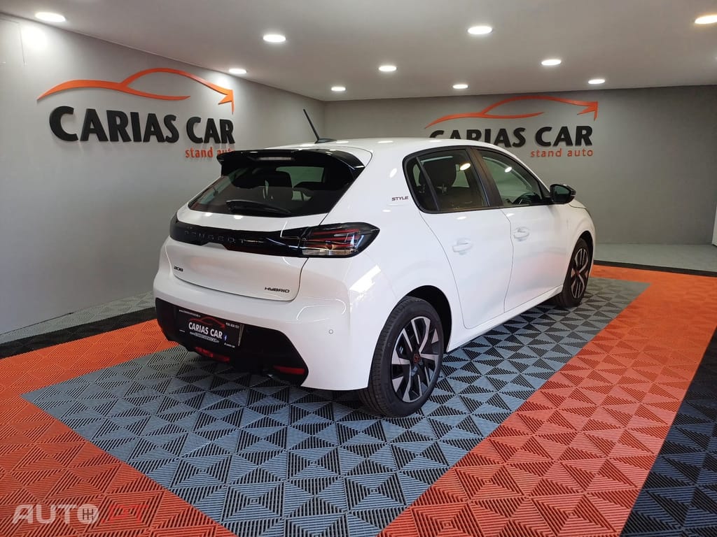 Peugeot 208 1.2 Hybrid Allure e-DCS6