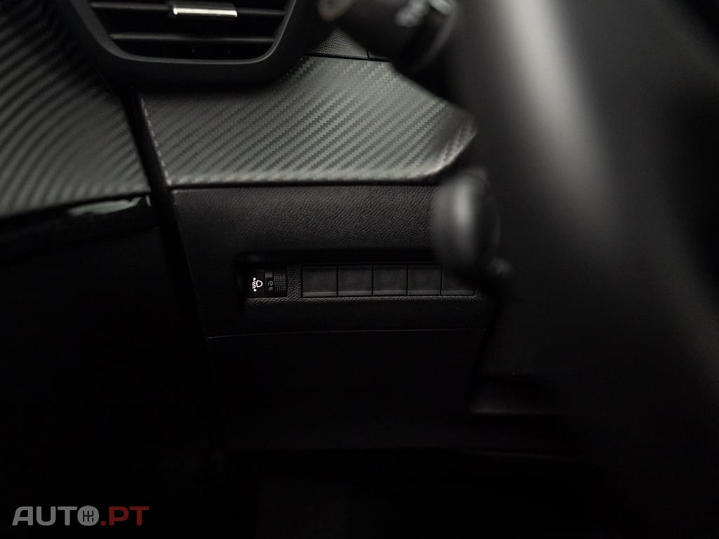 Peugeot 208 1.2 Hybrid SE Style e-DCS6