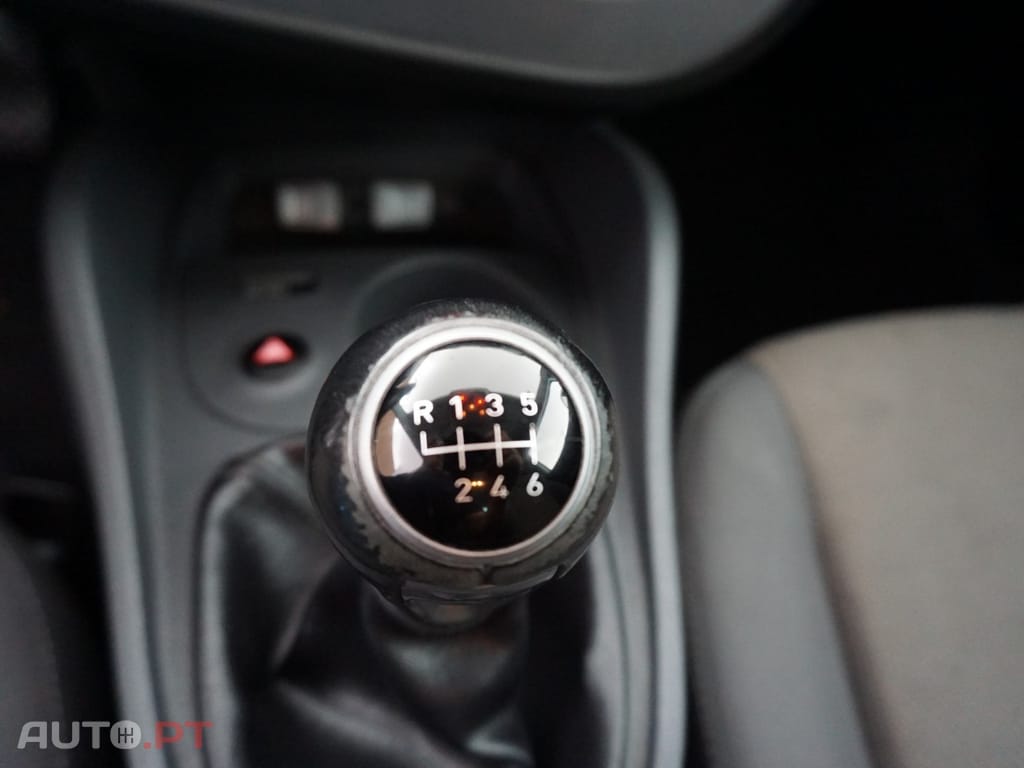 SEAT Leon 1.4 TSI Reference — fotografia 17