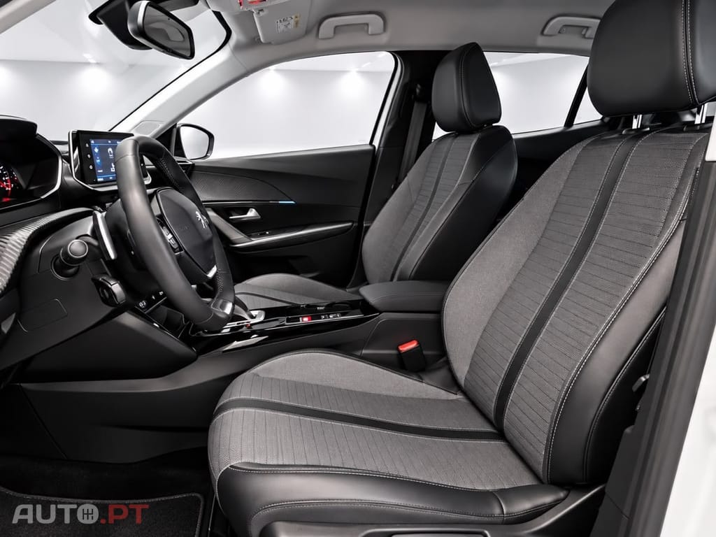 Peugeot 2008 PureTech 130 EAT8 Allure
