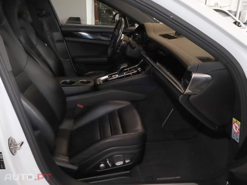 Porsche Panamera 4 E-Hybrid