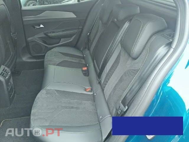 Peugeot 408 1.6 Hybrid First Edition