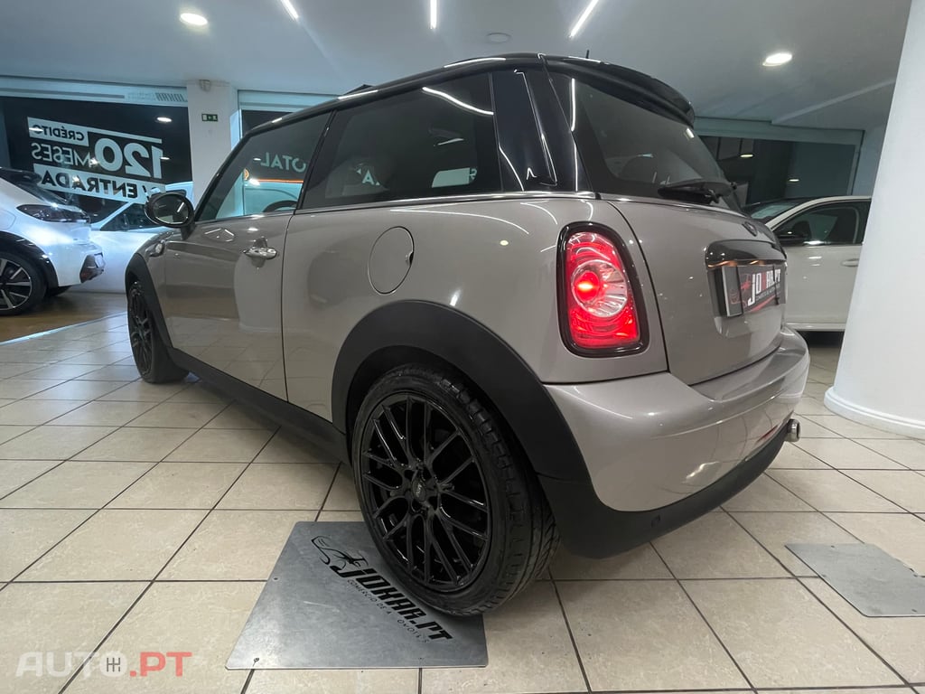 MINI Cooper D - BAKER STREET