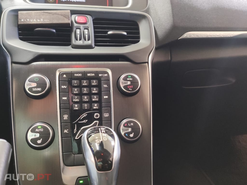 Volvo V40 Cross Country 1.6 D2 Momentum Powershift