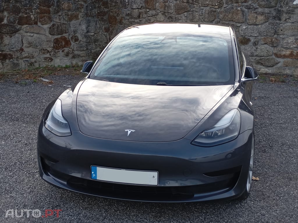 Tesla Model 3 SR+