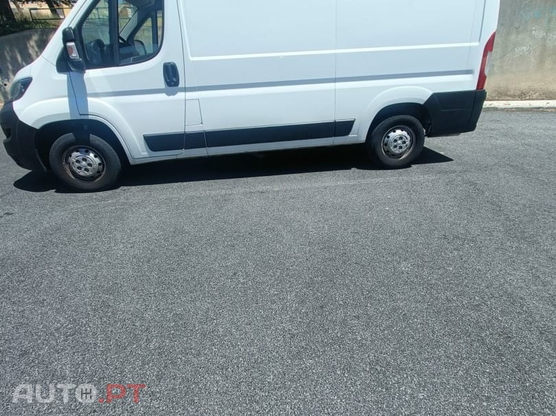 Peugeot Boxer 2.2 BlueHDi 333 L3H2 Premium