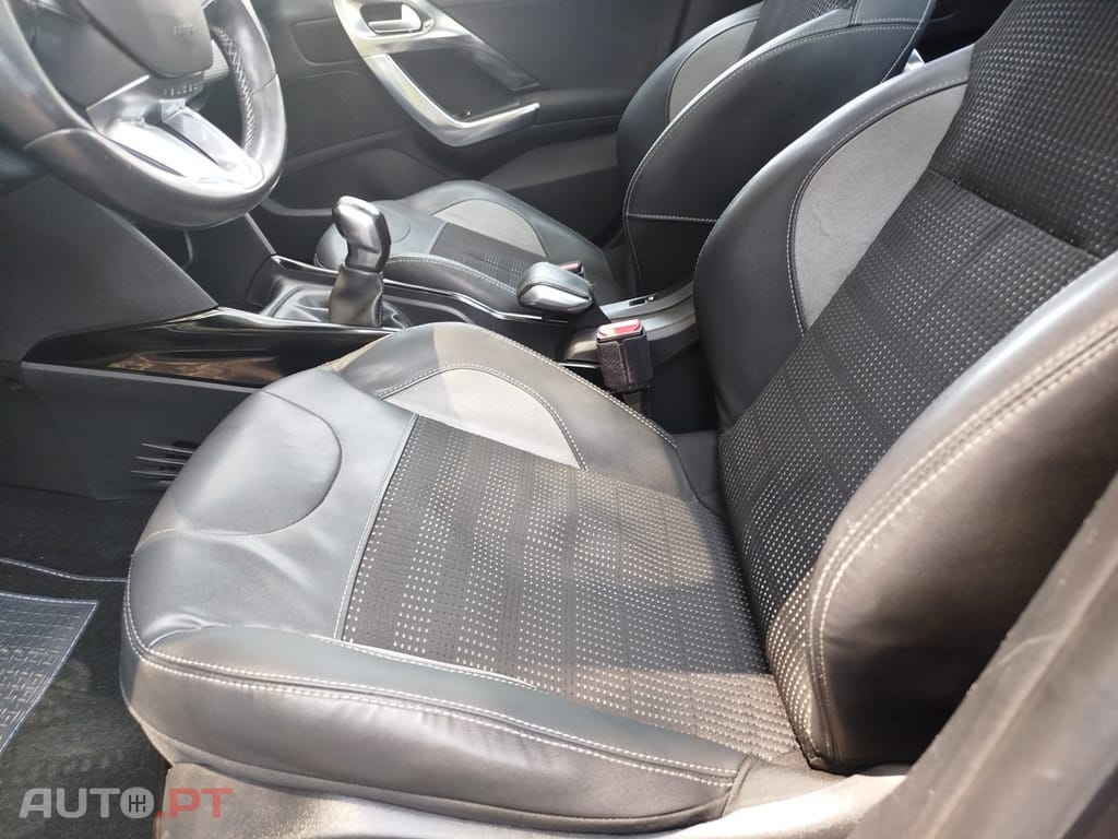 Peugeot 2008 1.2 PureTech Allure