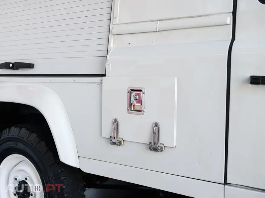 Land Rover Defender 90 SW 2.5 Td5 E