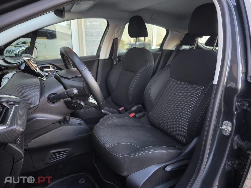 Peugeot 208 1.2 PureTech Allure EAT6