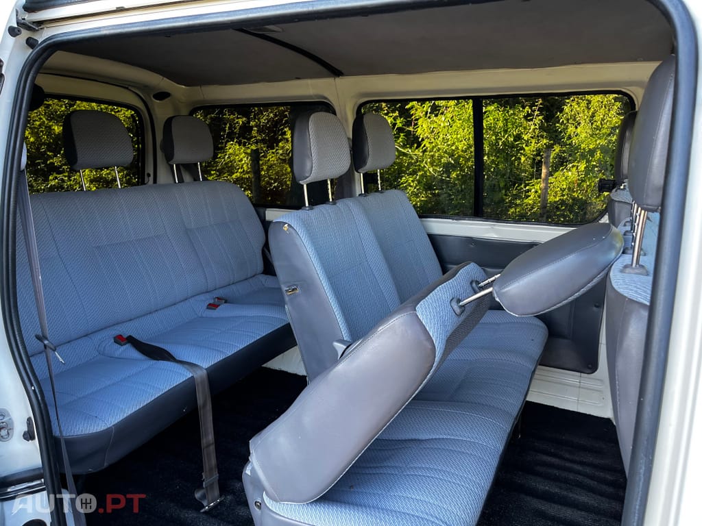 Toyota HiAce 9 Lugares