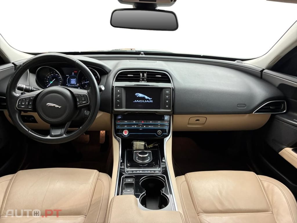 Jaguar XE 2.0 D Pure
