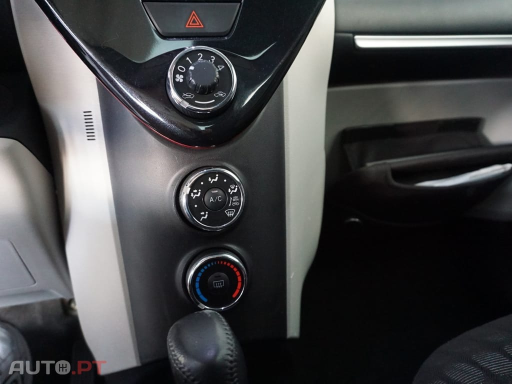Toyota iQ 1.0 VVT-i 2 MultiDrive NAVI+Bluetooth