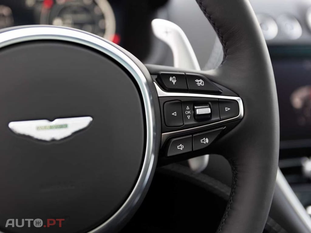 Aston Martin DBX V8