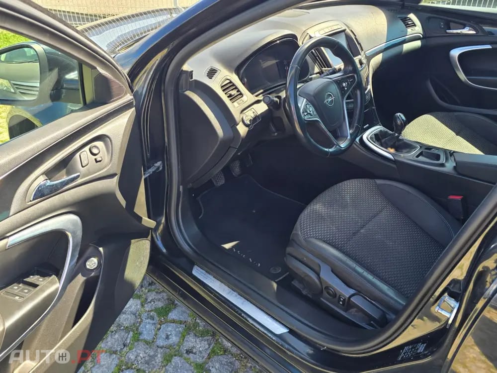 Opel Insignia Outro