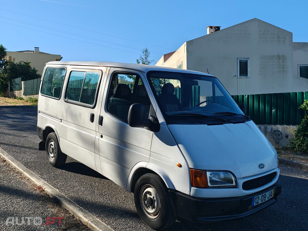 Ford Transit 120 VAN TD 85cv (9 Lugares)