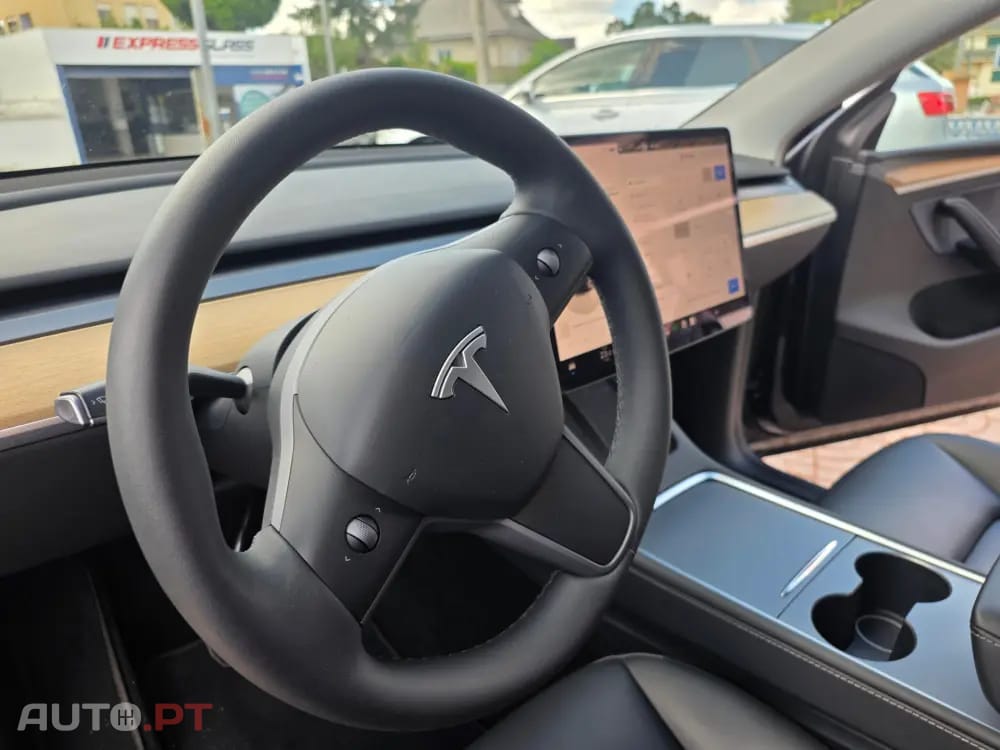 Tesla Model Y RWD