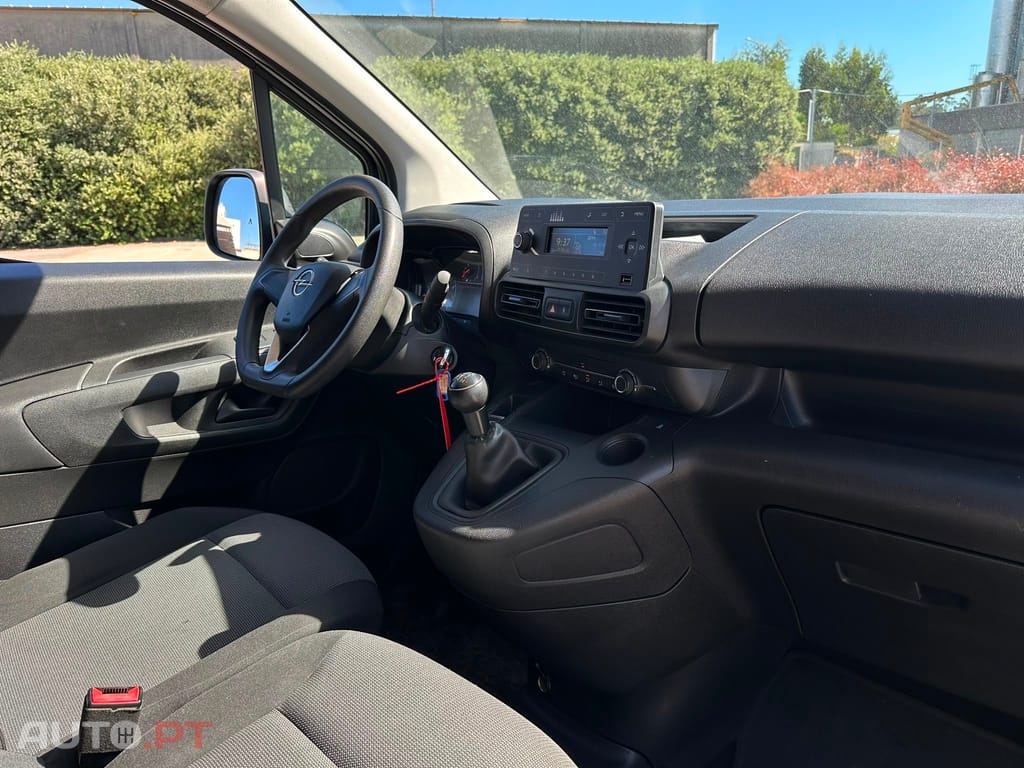 Opel Combo Outro
