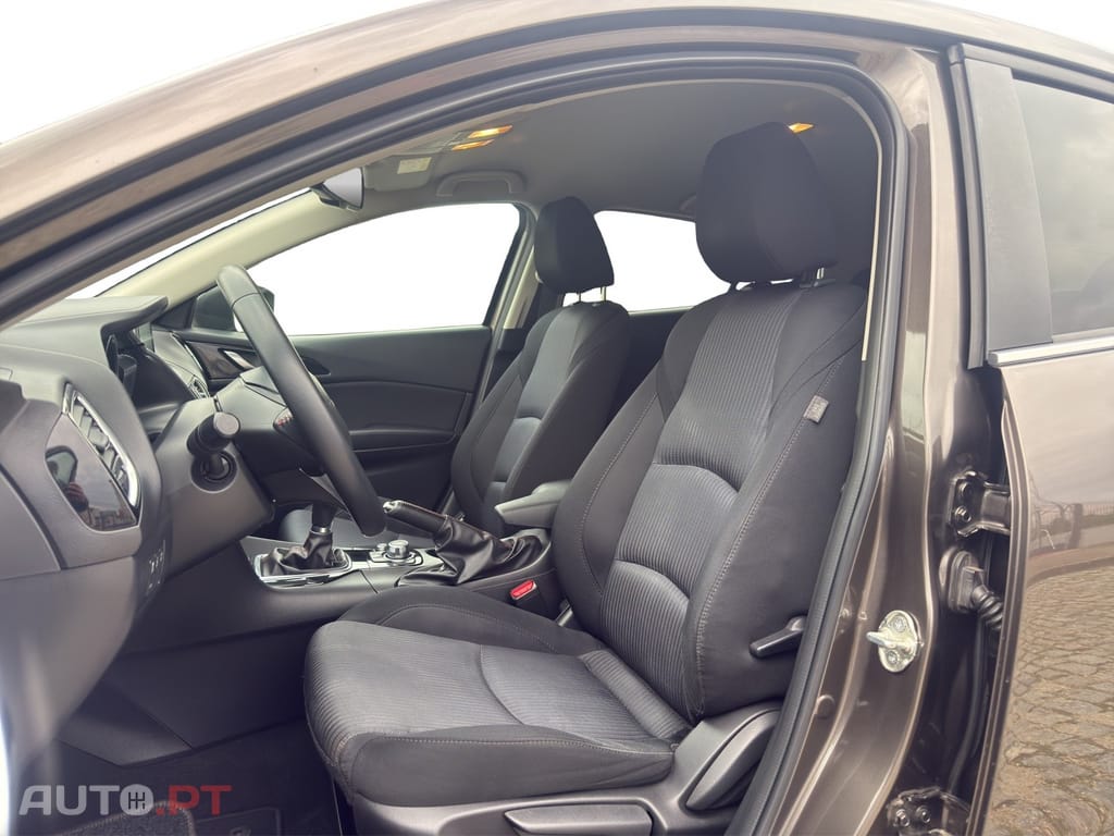 Mazda 3 1.5 Sky-D Excellence Pack HT Navi