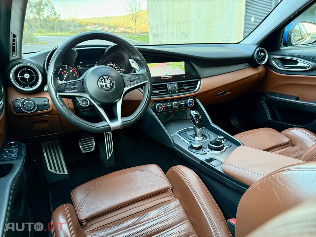 Alfa Romeo Giulia 2.0 Turbo 16V AT8-Q4 Veloce