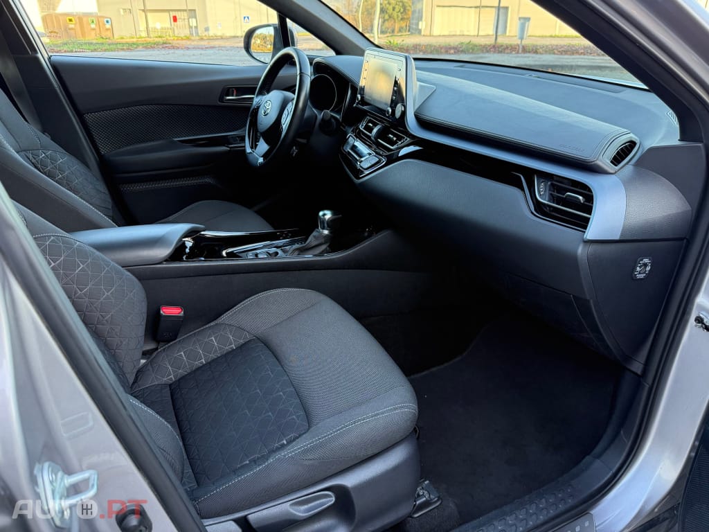 Toyota C-HR 1.8 Hybrid Square Collection