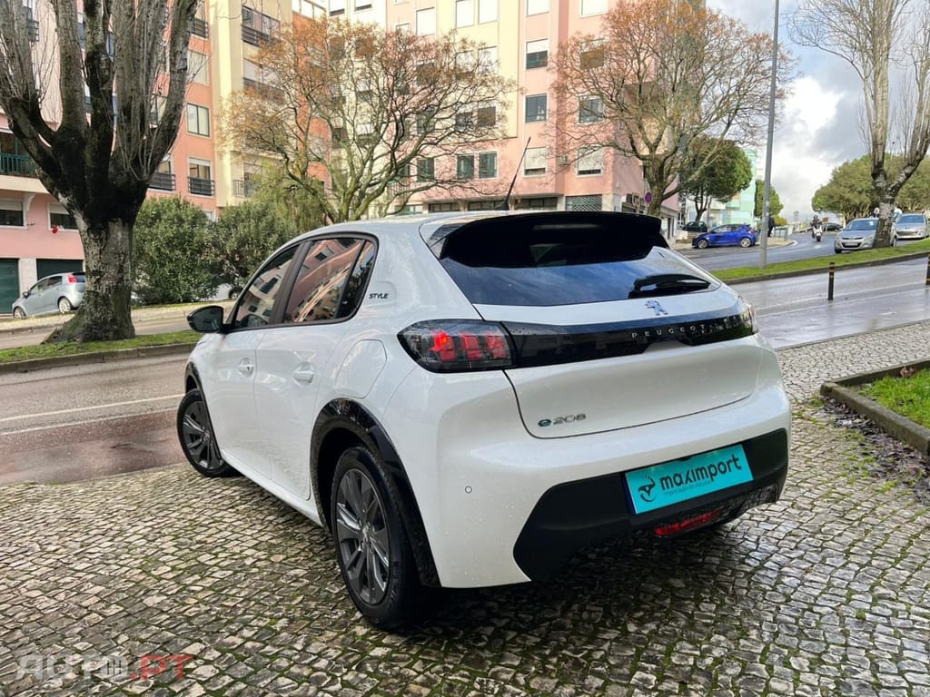 Peugeot E-208 50 kWh SE Style