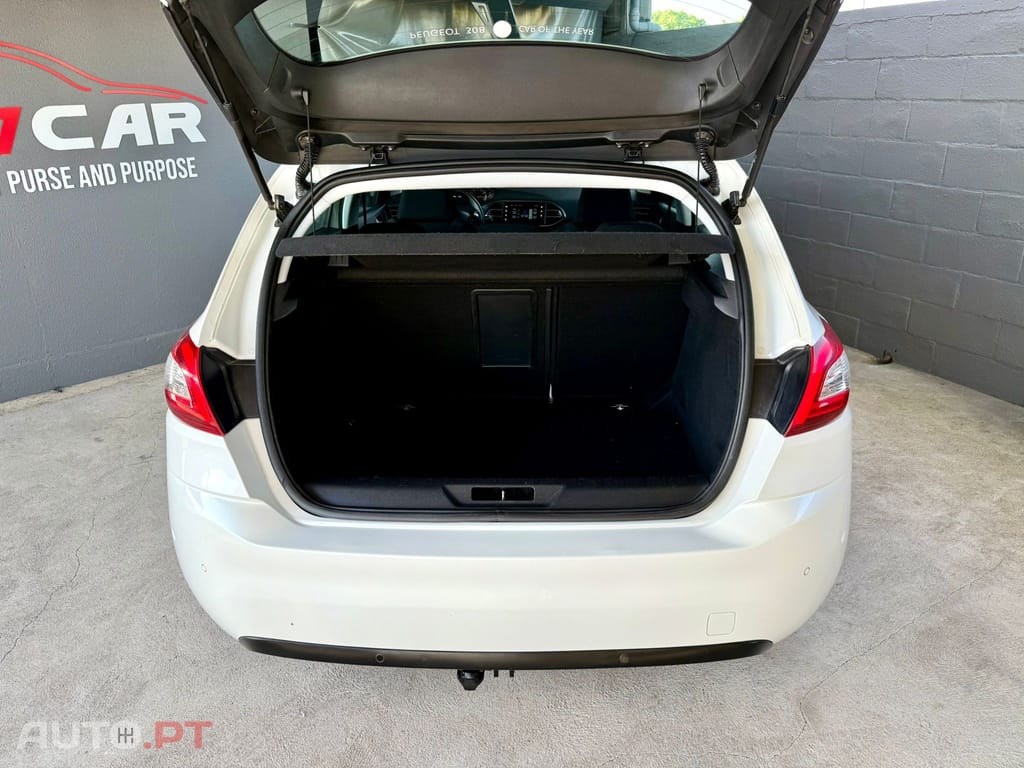 Peugeot 308 1.2 PureTech Allure Faróis Full LED