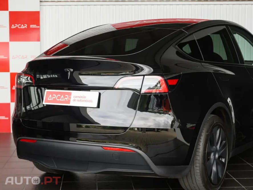Tesla Model Y Long Range RWD