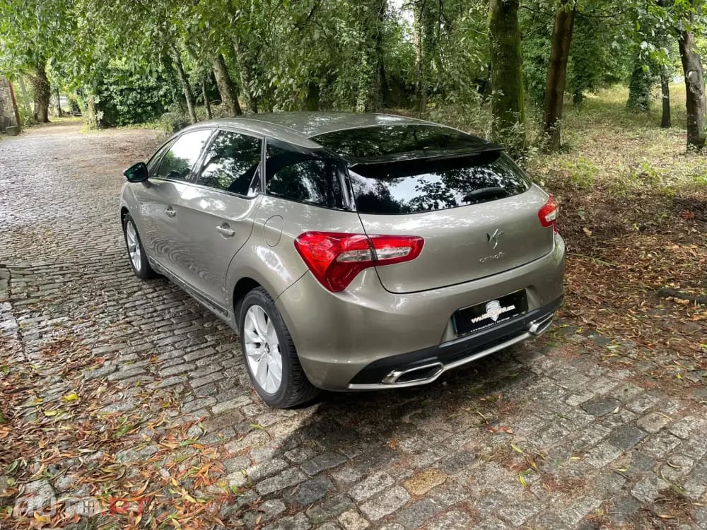 Citroen DS5 2.0 HDi Hy4 So Chic CMP6 102g