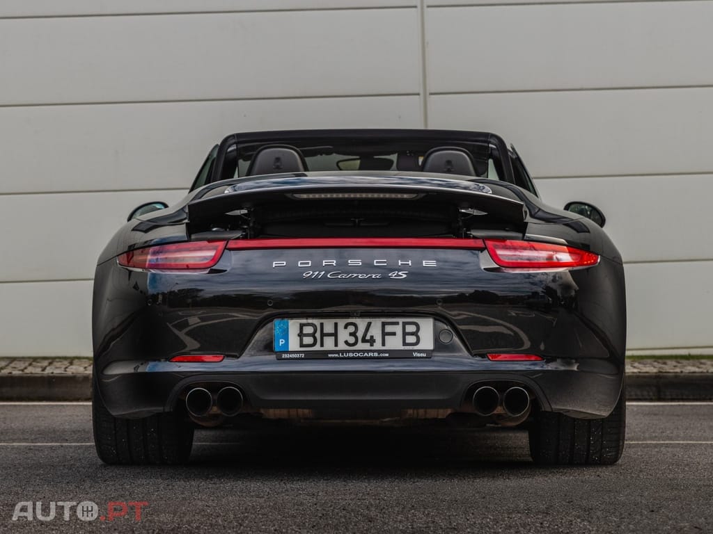 Porsche 911 Carrera 4 Cabriolet PDK Black Edition