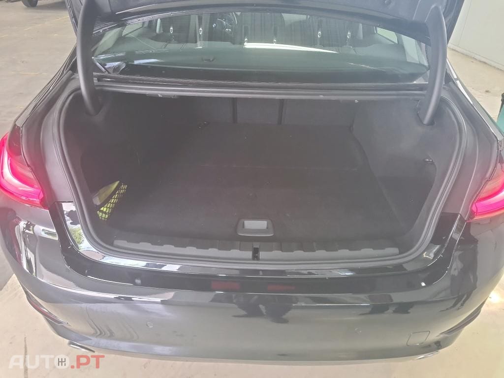 BMW 330 e Auto