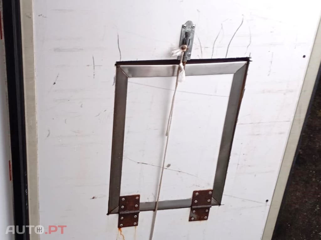 Renault Master 2.5 D 80HP Contentor de Fibra