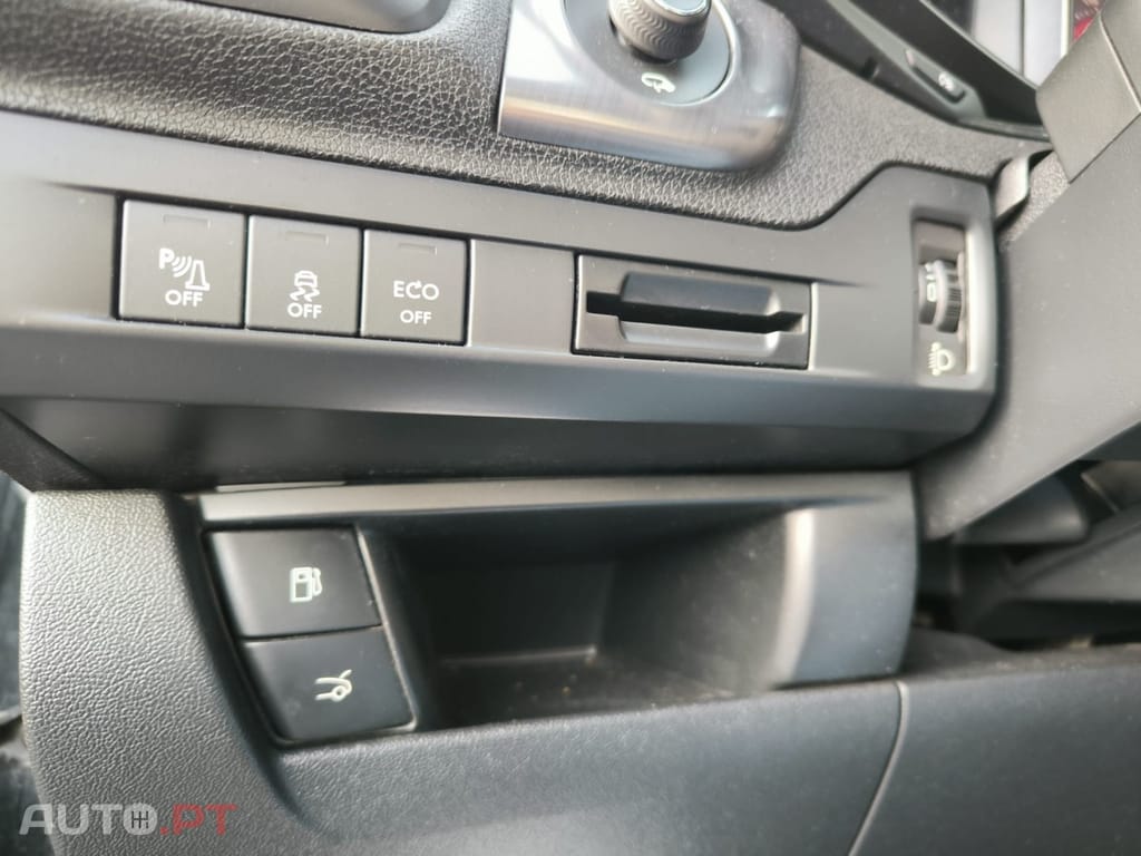 Citroen DS5 2.0 HDi Hy4 So Chic CMP6 88g