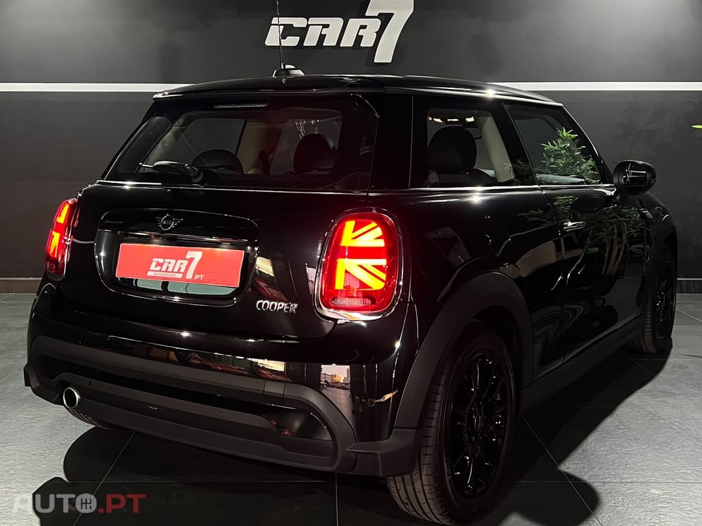 MINI Cooper Cooper Premium Extra Essential Auto