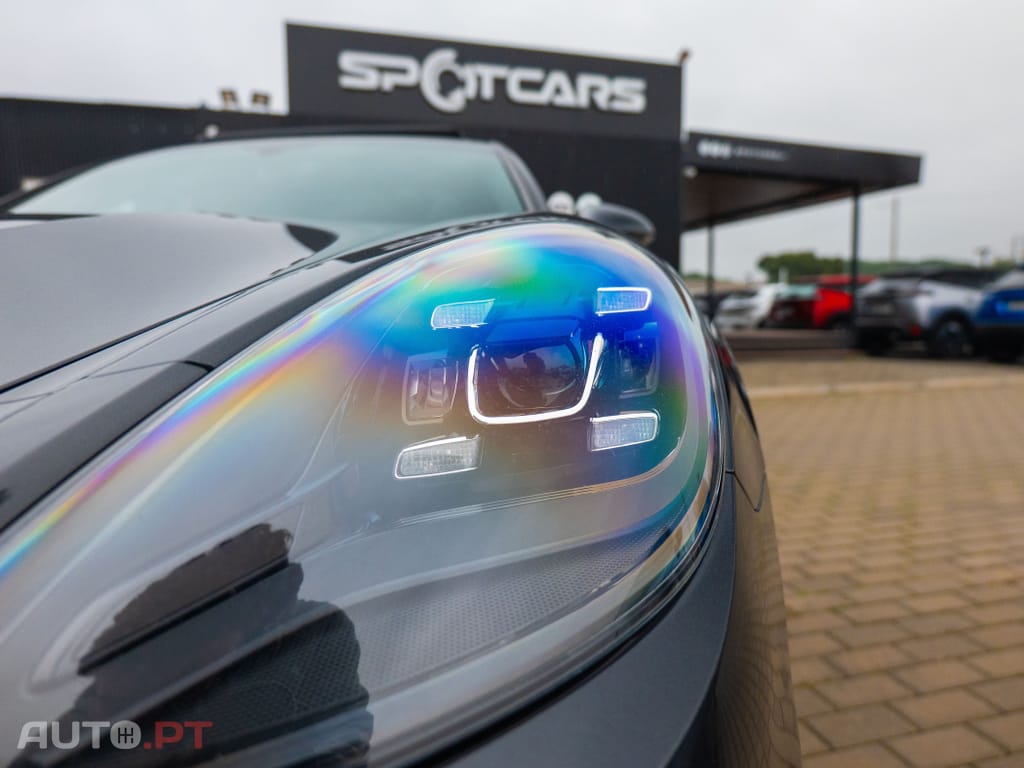 Porsche Panamera 4 E-Hybrid