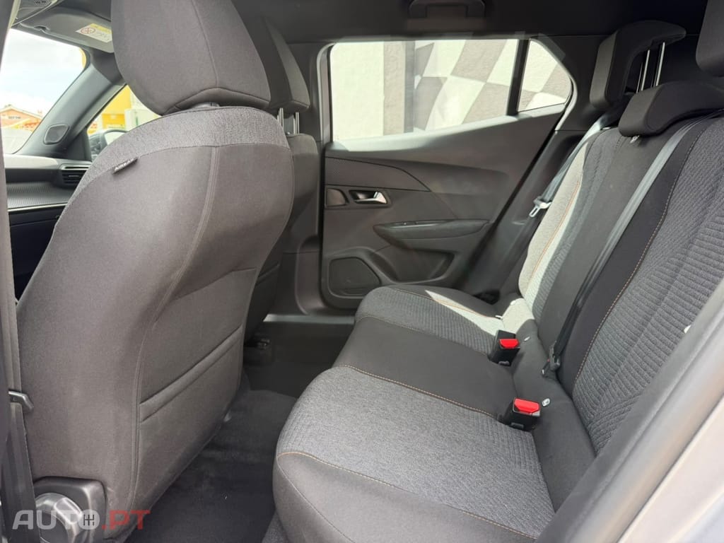 Peugeot 2008 1.2 Hybrid Style e-DCS6