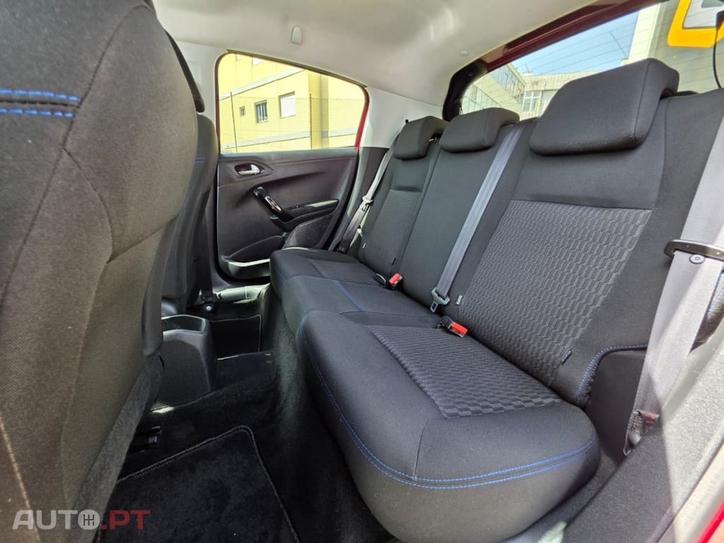 Peugeot 208 1.2 PureTech Signature