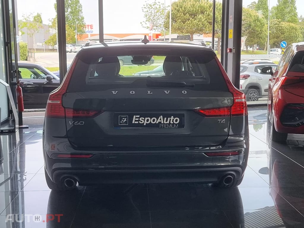 Volvo V60 2.0 T4 Momentum Plus