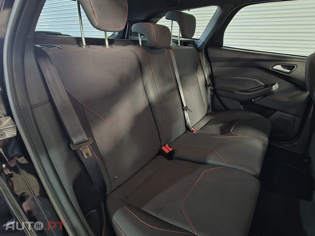 Ford Focus SW 1.5 TDCi EcoBlue ST-Line