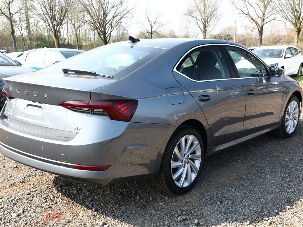 Skoda Octavia PHEV 204CV DSG CAM KEYLESS JANTES18 ASSENTOS AQUECIDOS NOVO 10 KM