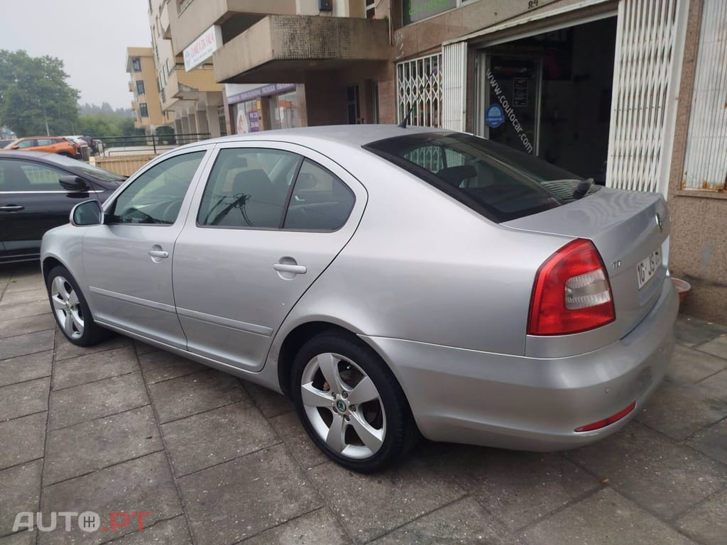 Skoda Octavia 1.6 TDI Ambiente — fotografia 6