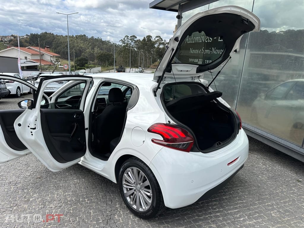 Peugeot 208 1.2 PureTech Signature