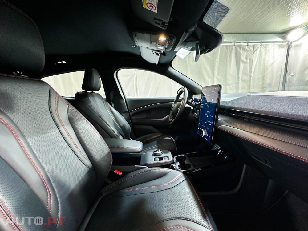 Ford Mustang Mach-E AWD PREMIUM