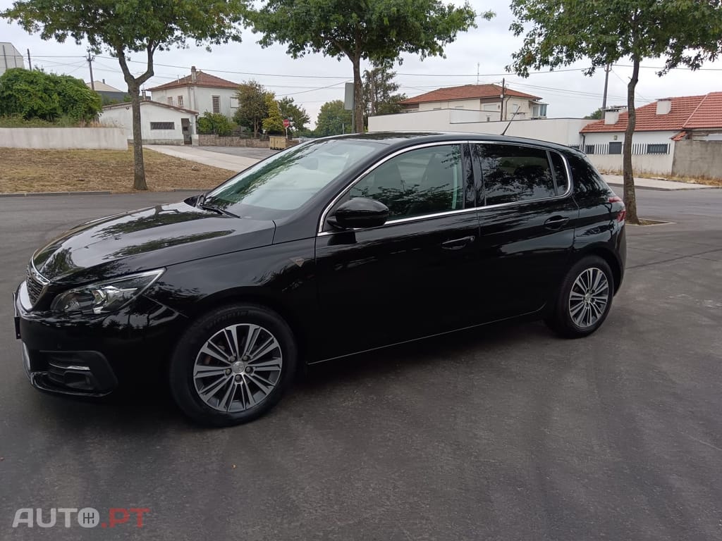 Peugeot 308 1.2 PureTech S&S Road Trip EAT8