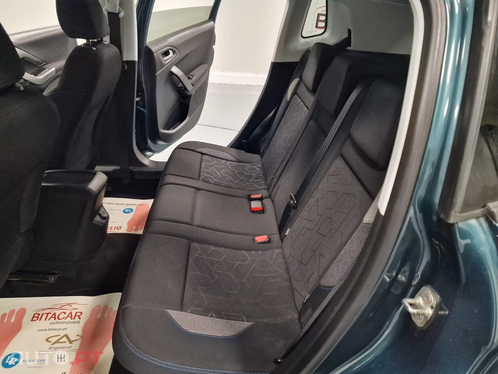 Peugeot 2008 1.2 PURETECH STYLE