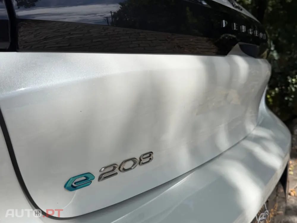 Peugeot E-208 50 kWh Allure Pack