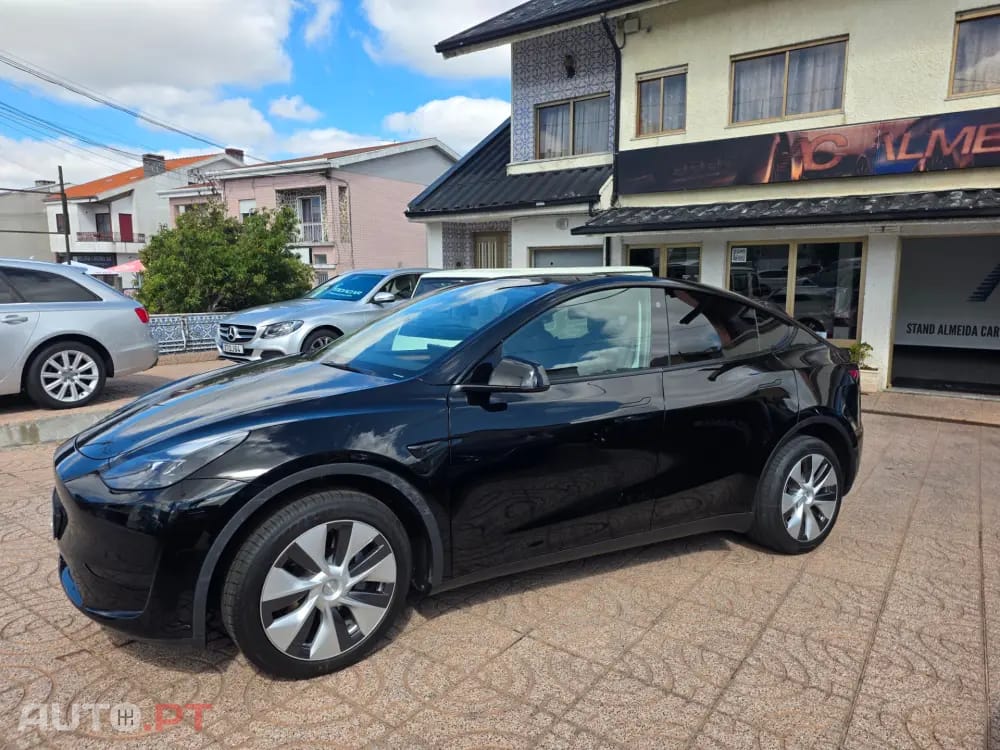 Tesla Model Y RWD