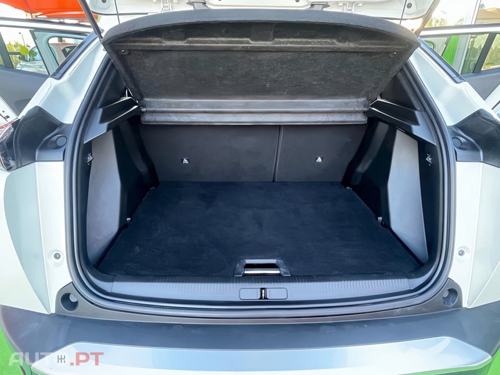 Peugeot E-2008 50 kWh Style