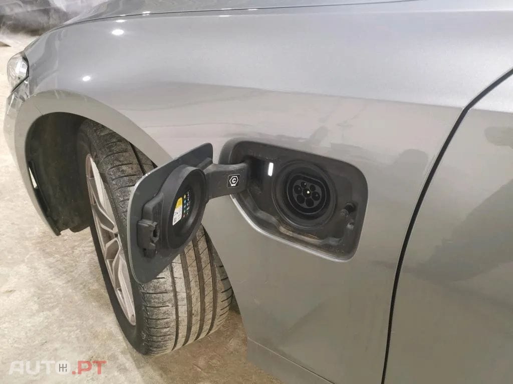 BMW 320 e Touring Auto