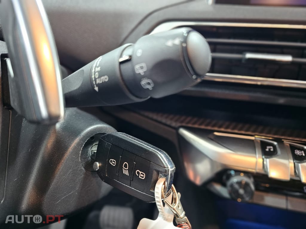 Peugeot 5008 1.2 PureTech Allure EAT8